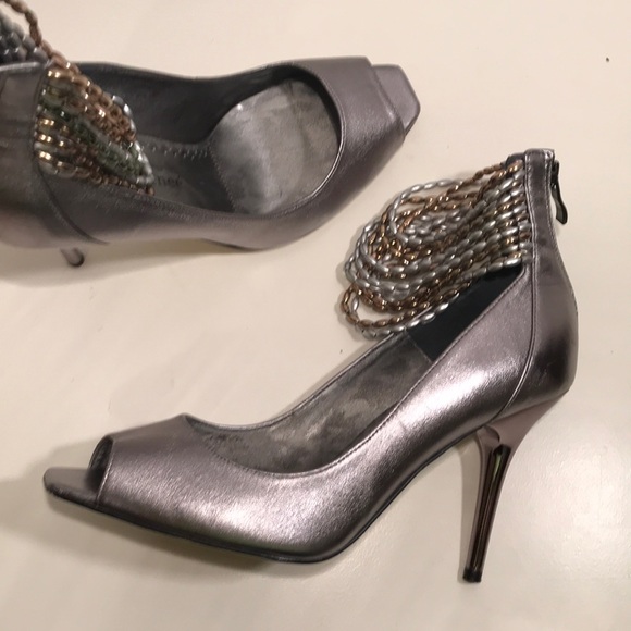 SilverMetallic OpenToe Pump With Pearl Strands - Picture 4 of 7
